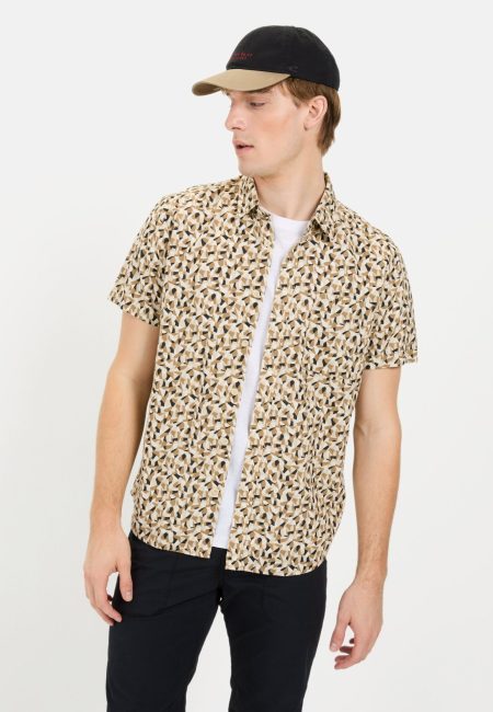 Short-sleeve shirt with a textured pattern