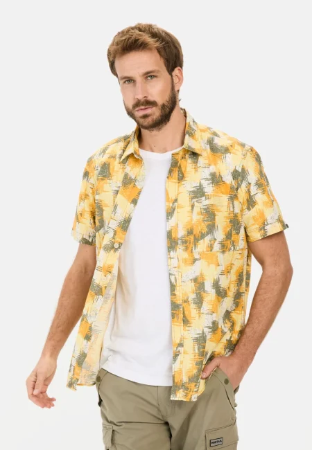 Short-sleeve shirt with a textured pattern