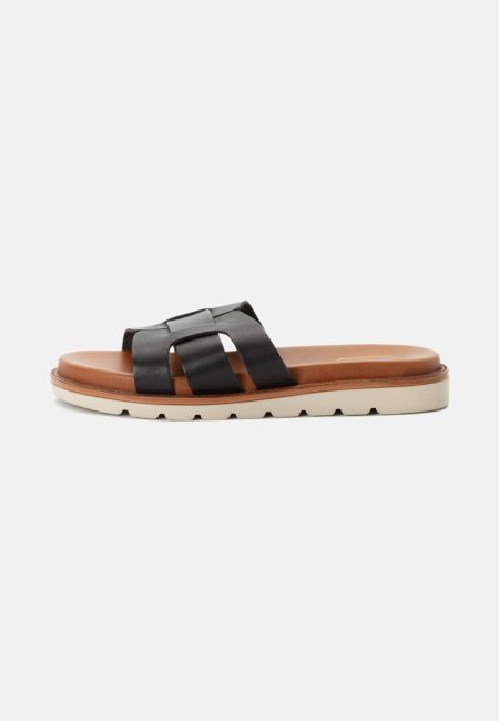 Sandals made from nappa leather